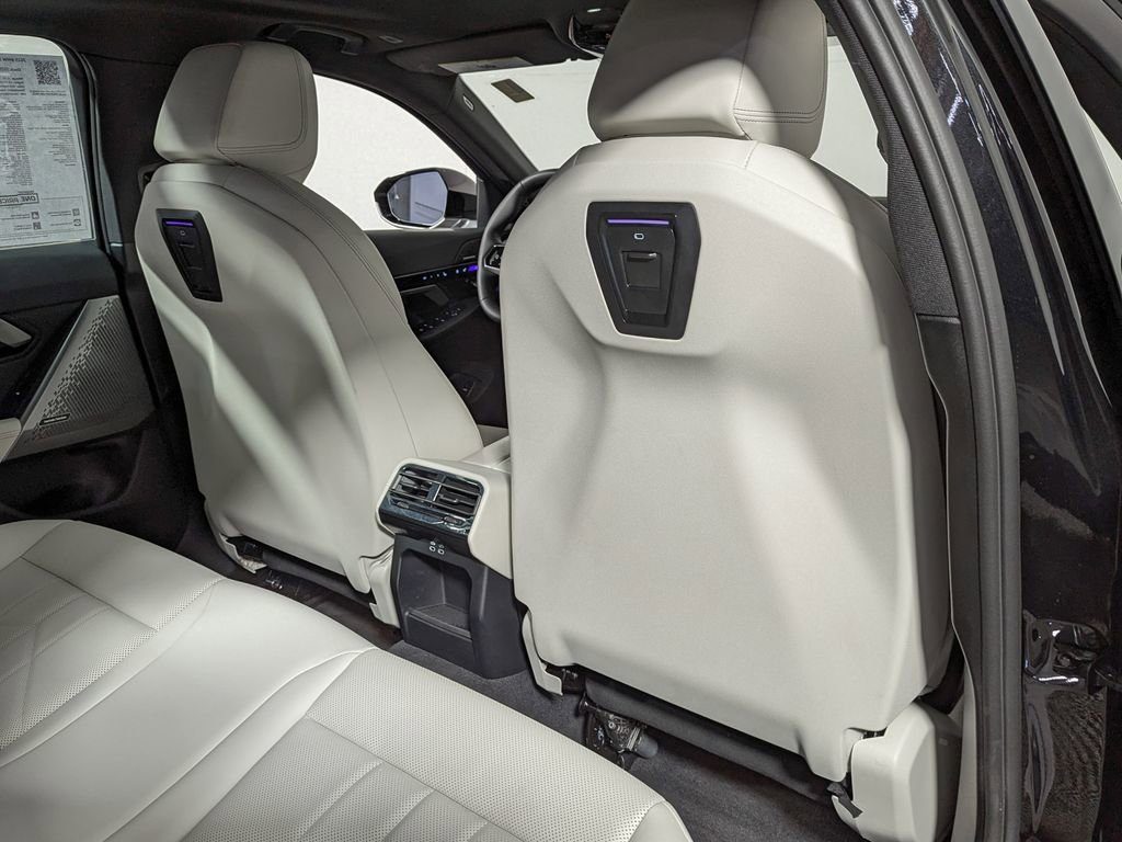 Used 2025 BMW 530i xDrive image 40