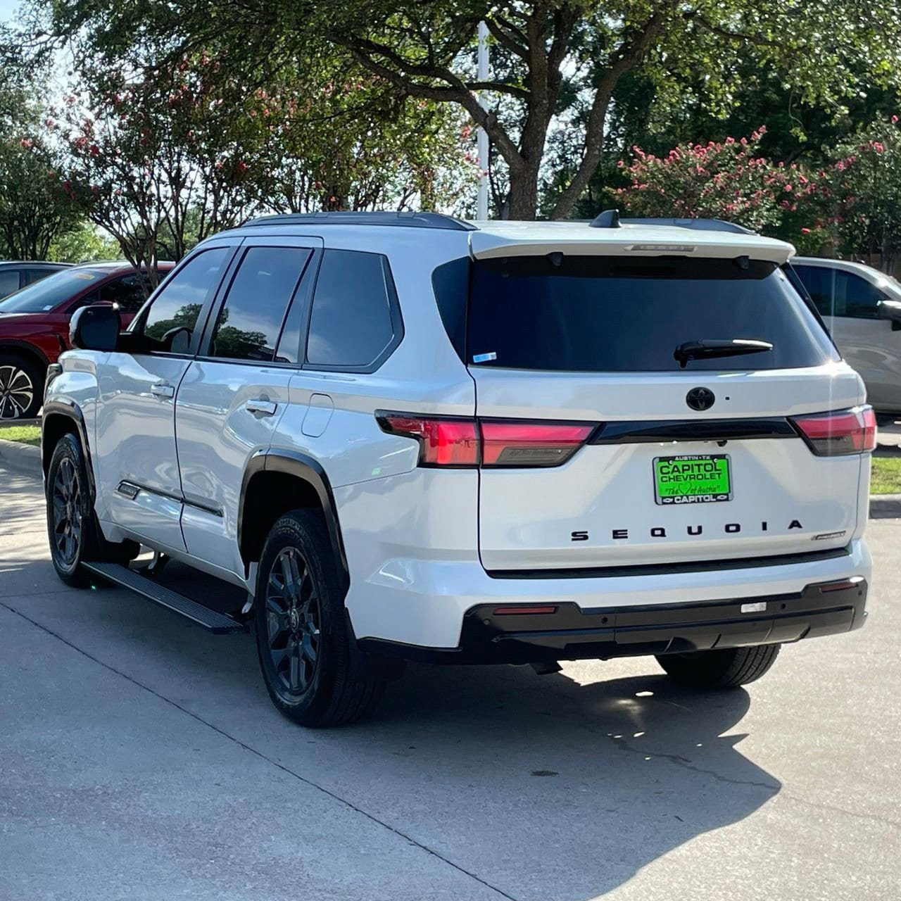 Used 2025 Toyota Sequoia Platinum AWD/4WD image 4