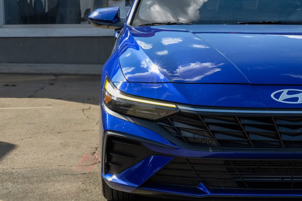 Used 2025 Hyundai Elantra SE image 46