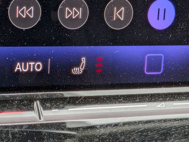 Used 2025 Volkswagen Tiguan SE FWD image 24