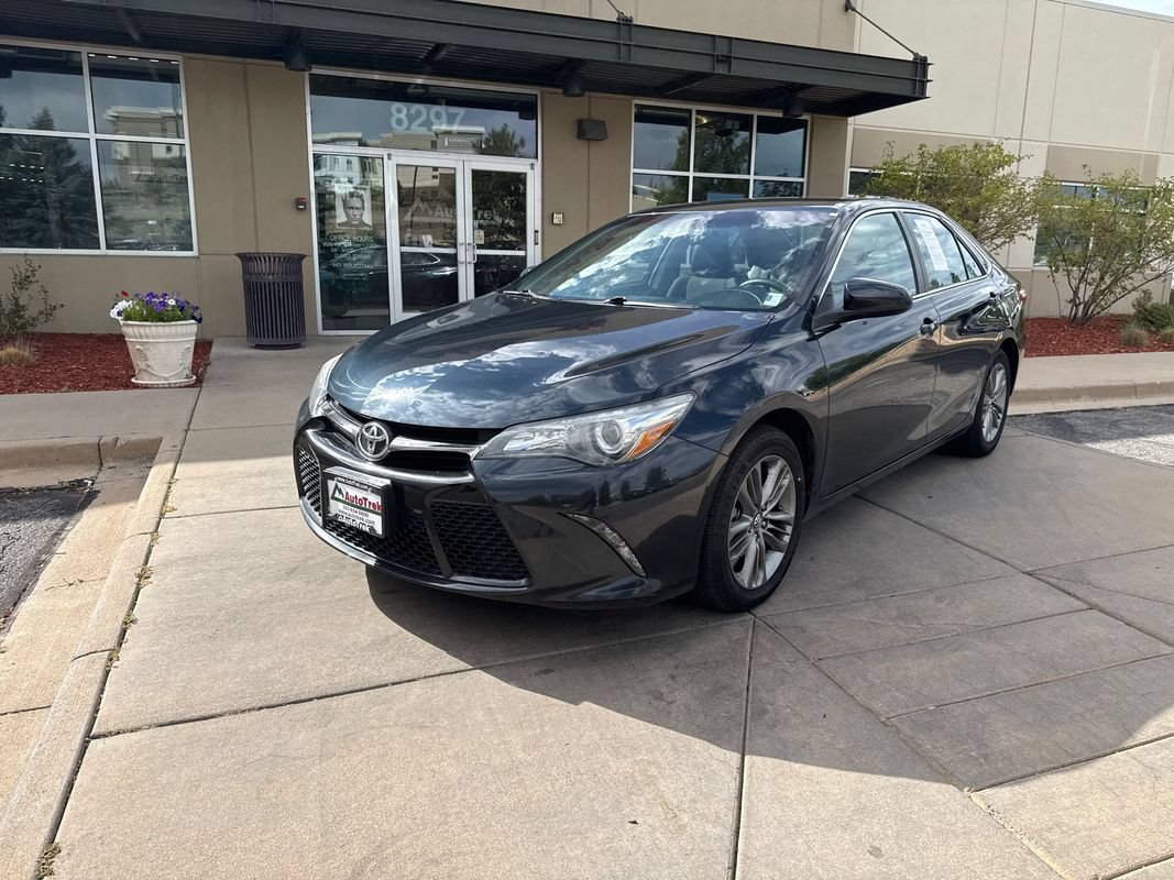 Used 2016 Toyota Camry SE FWD image 2