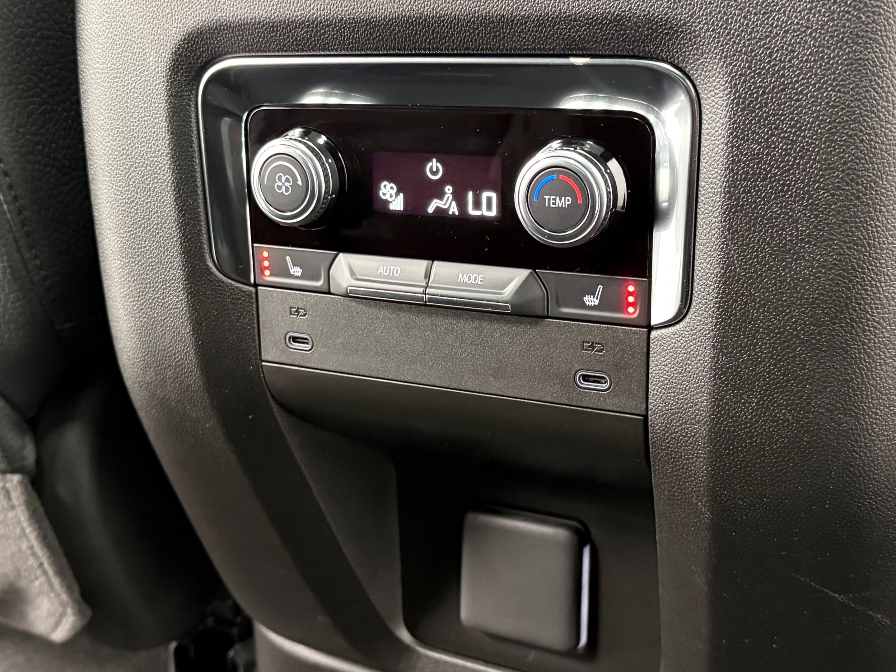 Used 2025 GMC Yukon Denali w/ Sun & Power Step Package AWD/4WD image 38