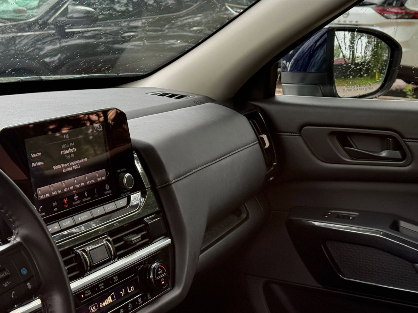 Used 2025 Nissan Pathfinder SV FWD image 35