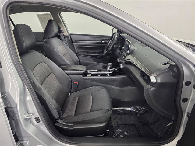 Used 2024 Nissan Altima 2.5 SV FWD image 13