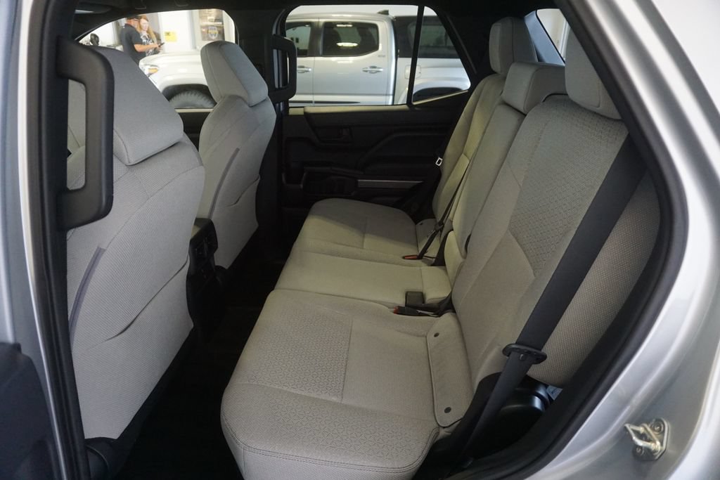 Used 2025 Toyota 4Runner SR5 AWD/4WD image 18
