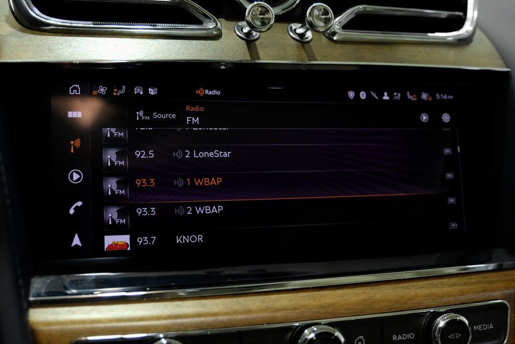 Used 2023 Bentley Bentayga Speed image 28