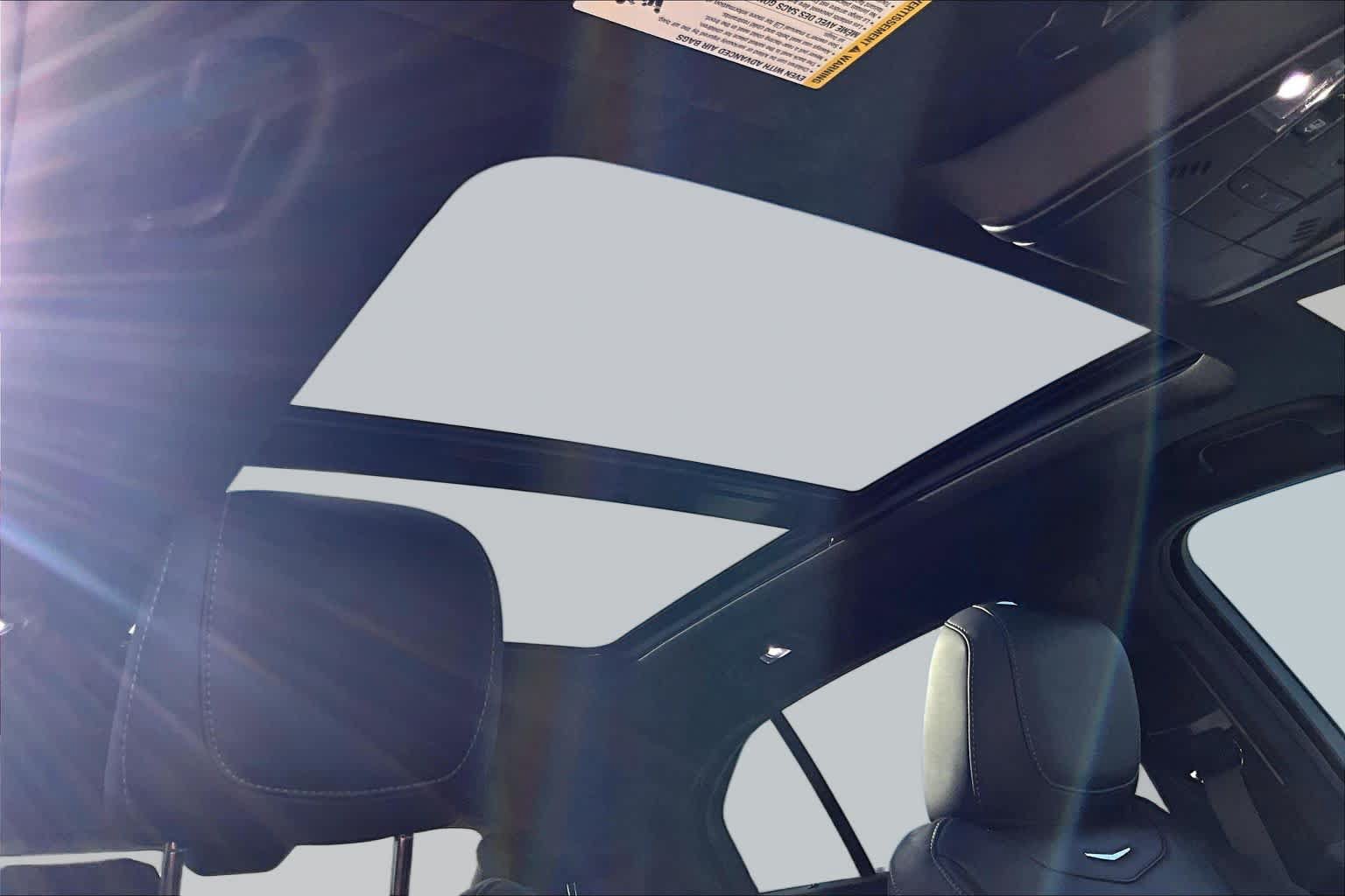 Used 2023 Cadillac XT4 Luxury w/ Cold Weather Package FWD image 25