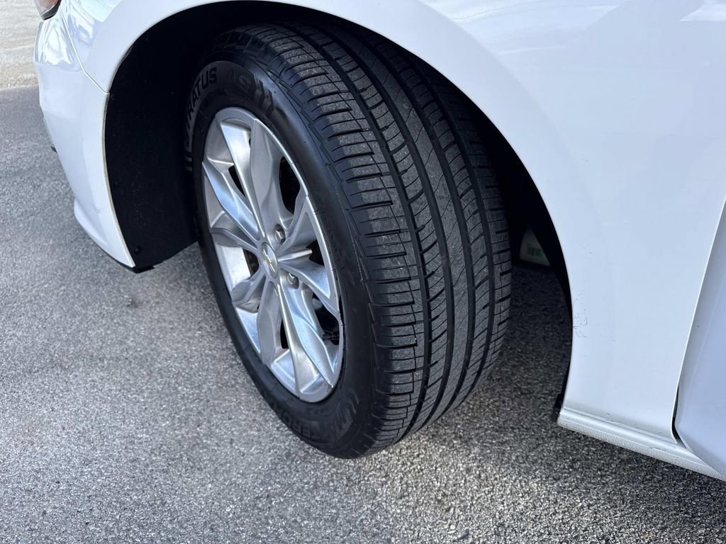 Used 2023 Chevrolet Malibu LT image 32