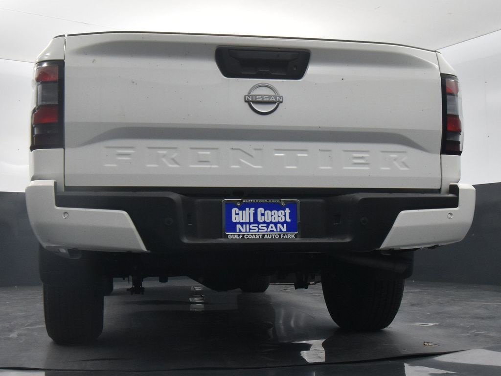 Certified 2025 Nissan Frontier SV image 27