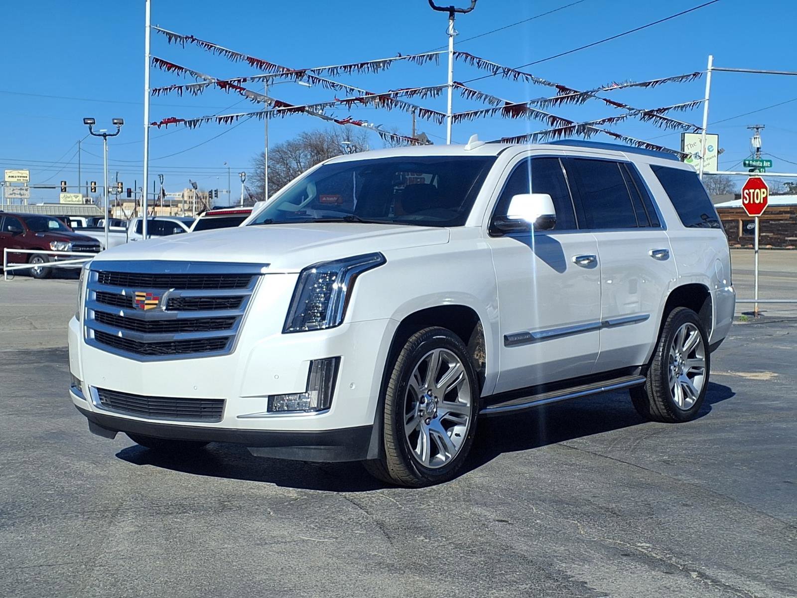 Used 2020 Cadillac Escalade Luxury image 1