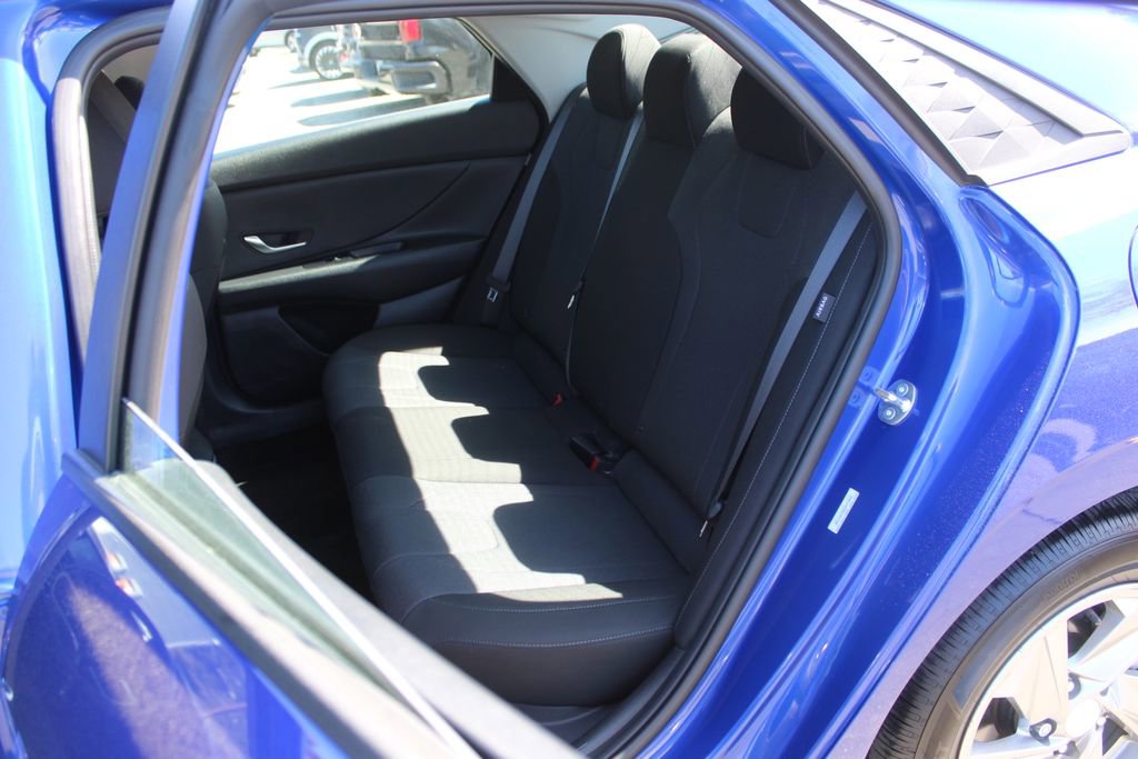 Used 2025 Hyundai Elantra SE image 13