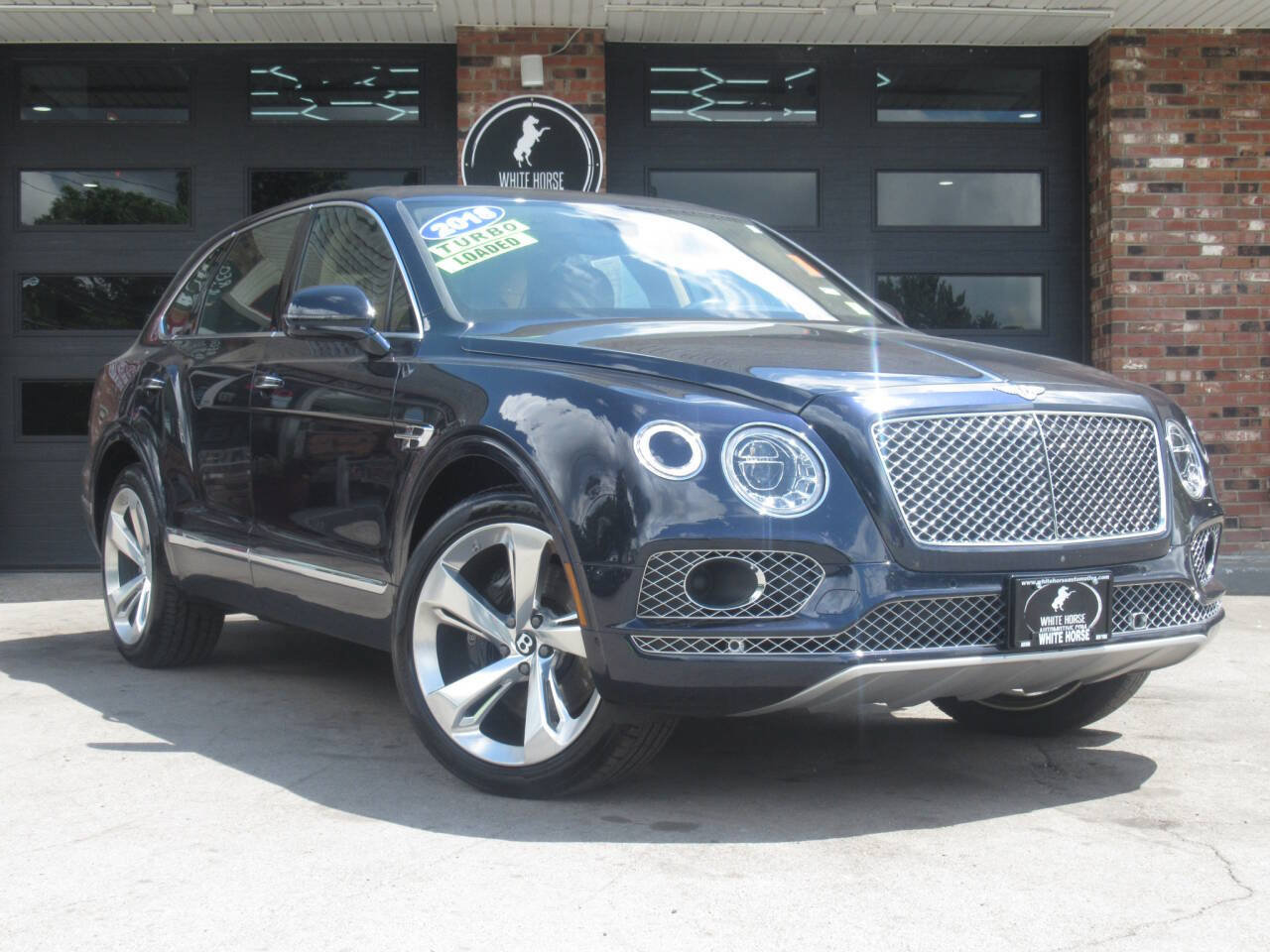 Used 2018 Bentley Bentayga AWD/4WD image 2