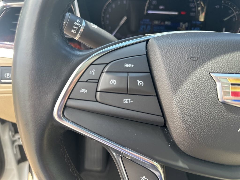 Used 2019 Cadillac XT5 Luxury w/ Advanced Security Package FWD image 11