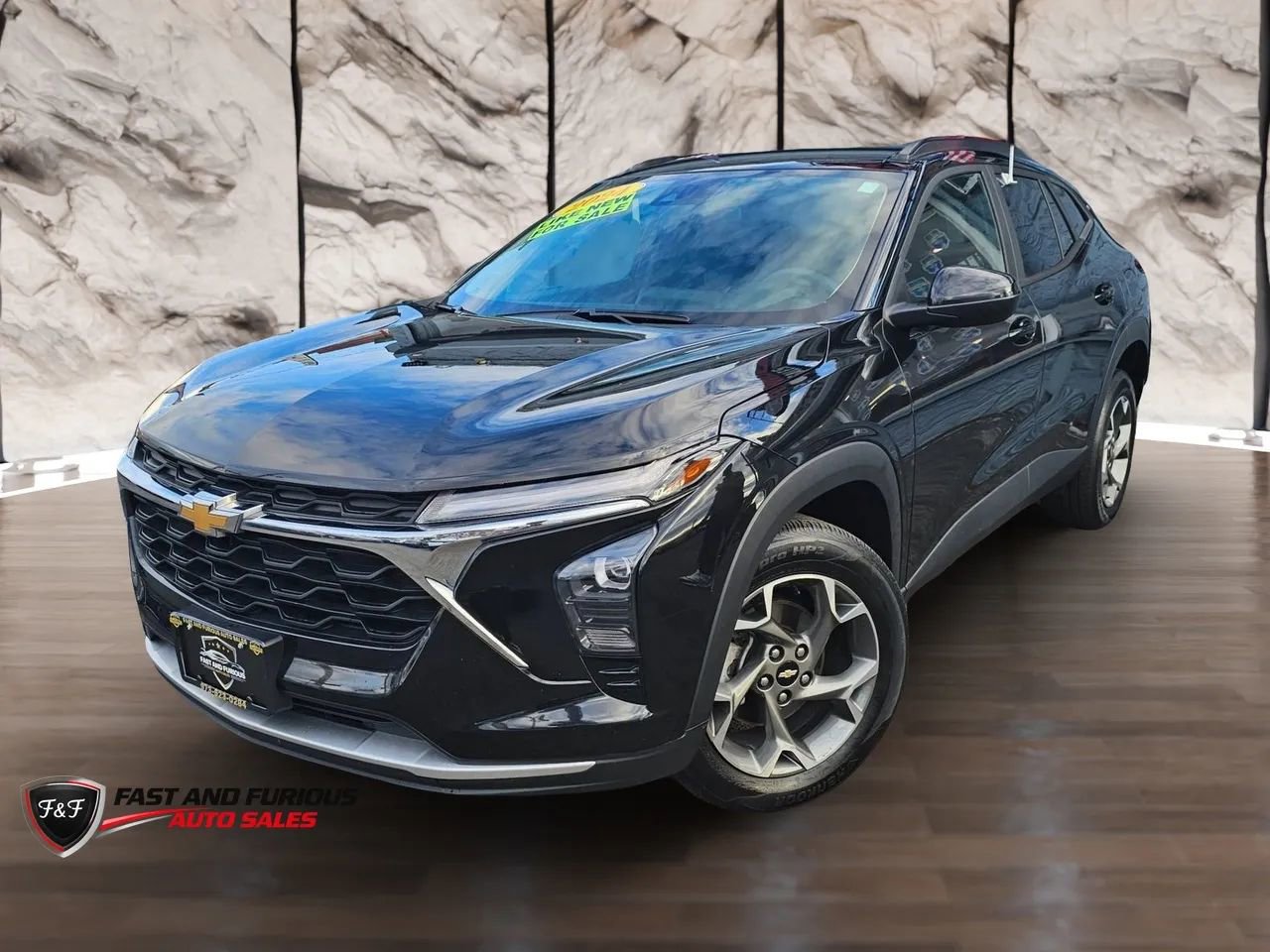 Used 2024 Chevrolet Trax LT FWD image 2