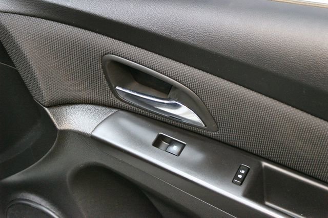Used 2015 Chevrolet Cruze LT FWD image 9
