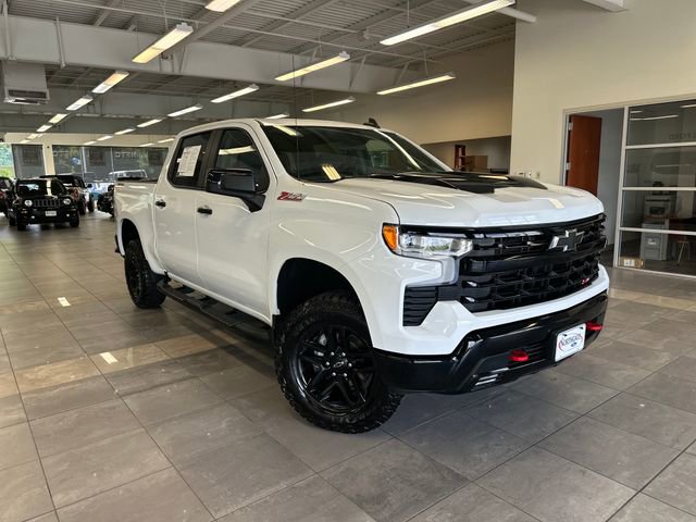 Used 2024 Chevrolet Silverado 1500 LT Trail Boss w/ Convenience Package II AWD/4WD image 1