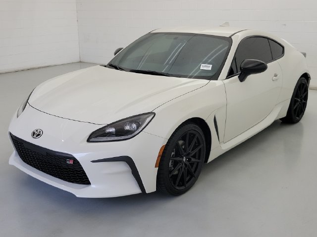 Used 2025 Toyota GR86 Premium RWD image 2