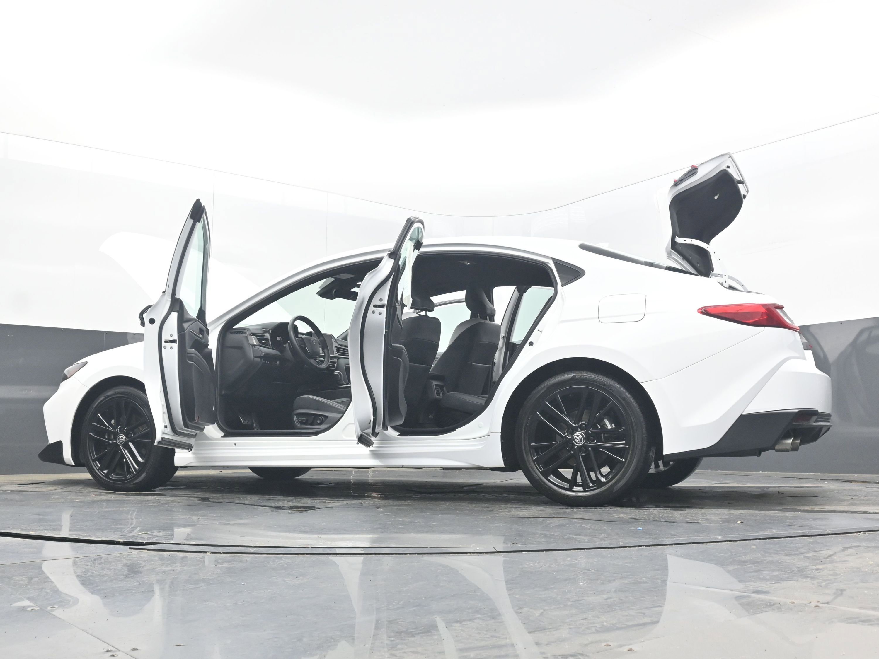 Used 2025 Toyota Camry SE FWD image 42