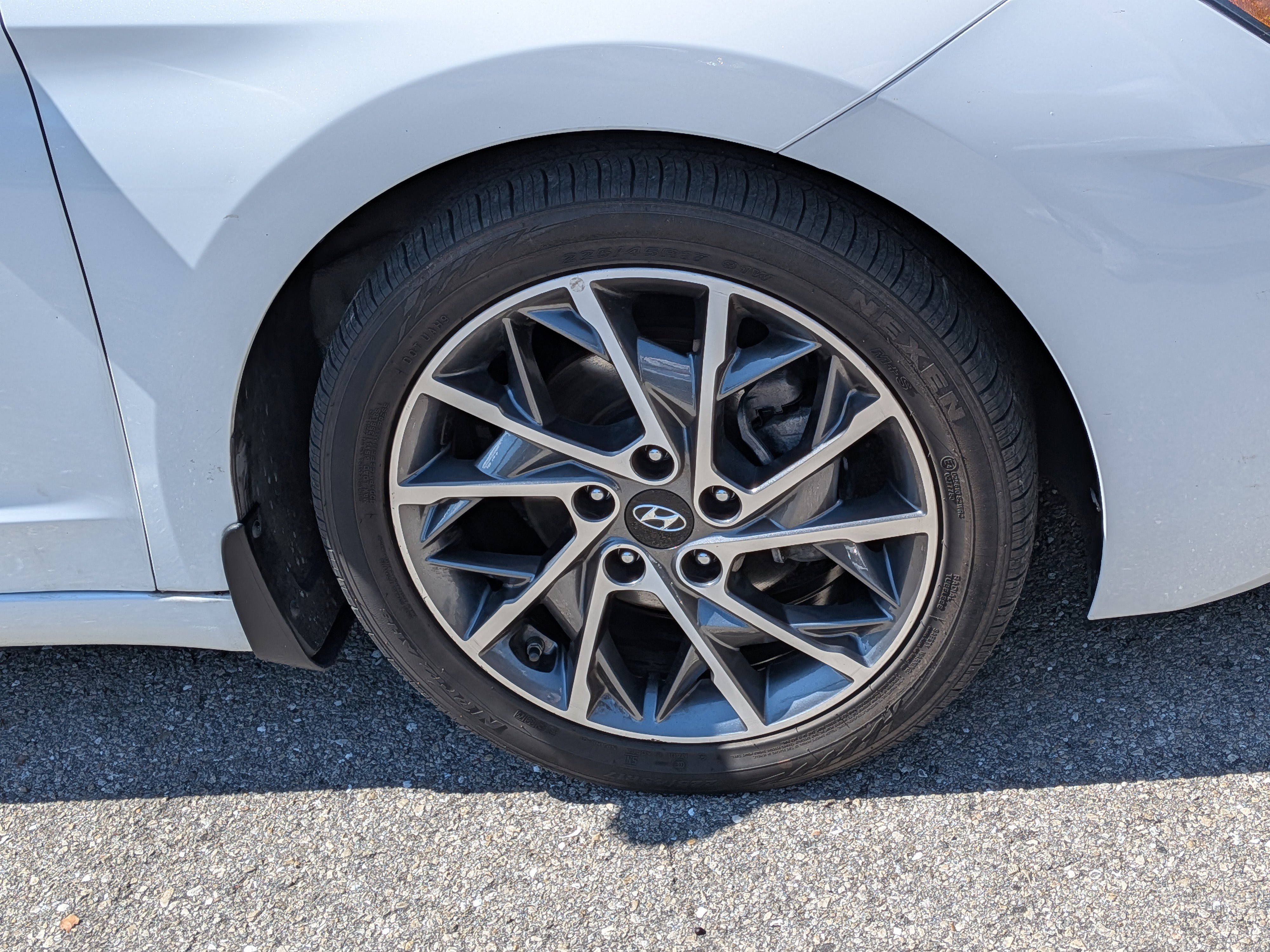 Used 2020 Hyundai Elantra Limited w/ Cargo Package (C1) FWD image 11