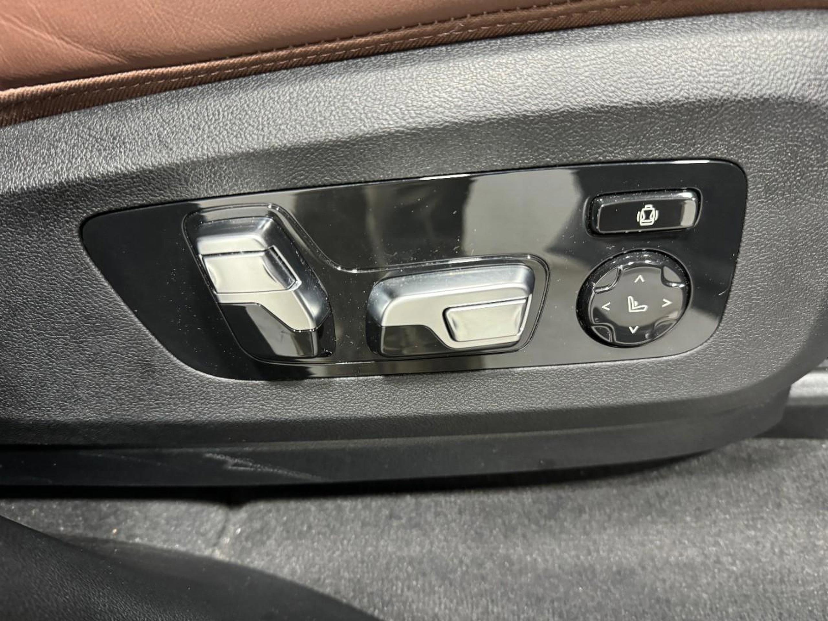 Used 2025 BMW X7 xDrive40i image 22