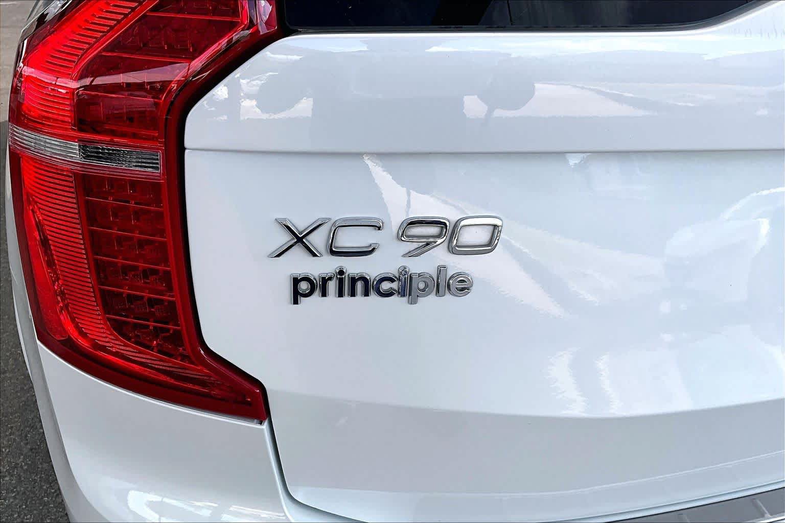 Used 2021 Volvo XC90 T5 Momentum w/ Protection Package Premier FWD image 10