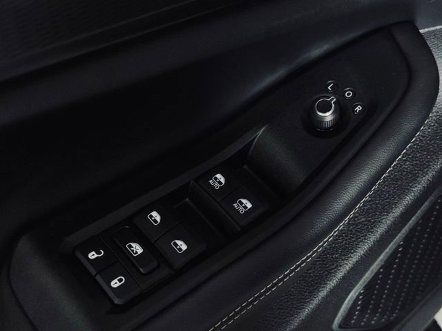 Used 2025 Jeep Grand Cherokee Altitude image 13