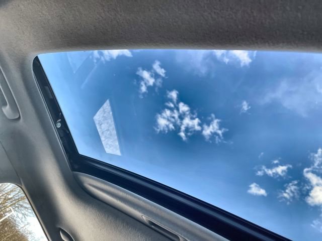 Used 2023 Hyundai Venue SEL w/ Cargo Package image 17