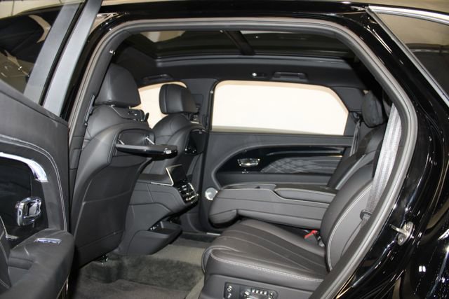 Used 2023 Bentley Bentayga Extended Wheelbase image 14