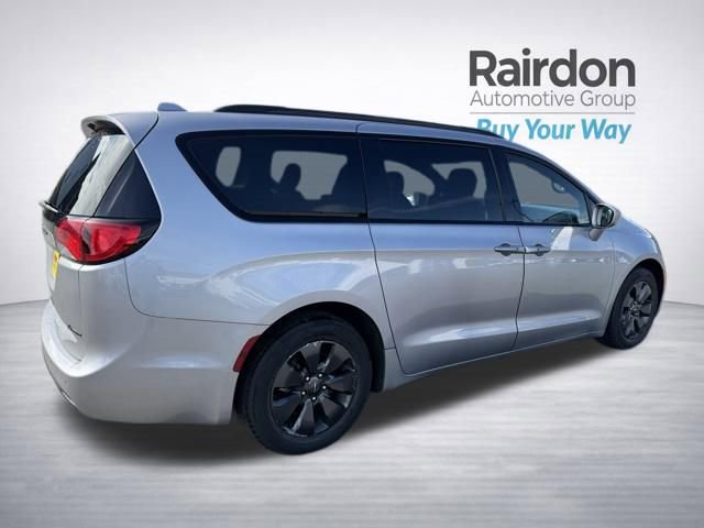 Used 2019 Chrysler Pacifica Touring-L w/ S Appearance Package image 9