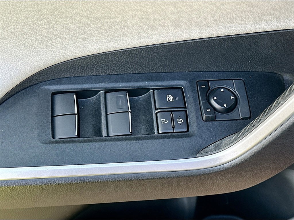 Used 2019 Toyota RAV4 Limited image 18