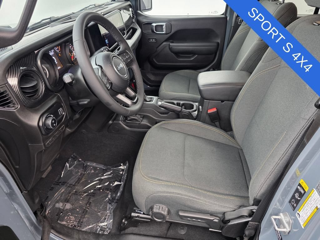 Used 2025 Jeep Gladiator Sport AWD/4WD image 9