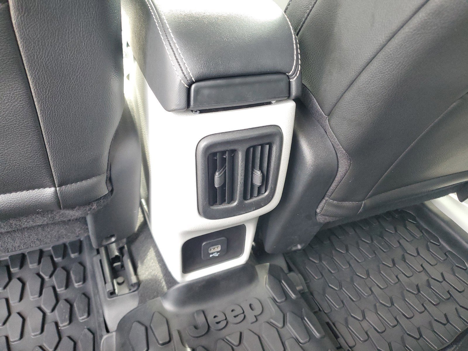 Certified 2021 Jeep Compass Latitude w/ Sun and Sound Group FWD image 12