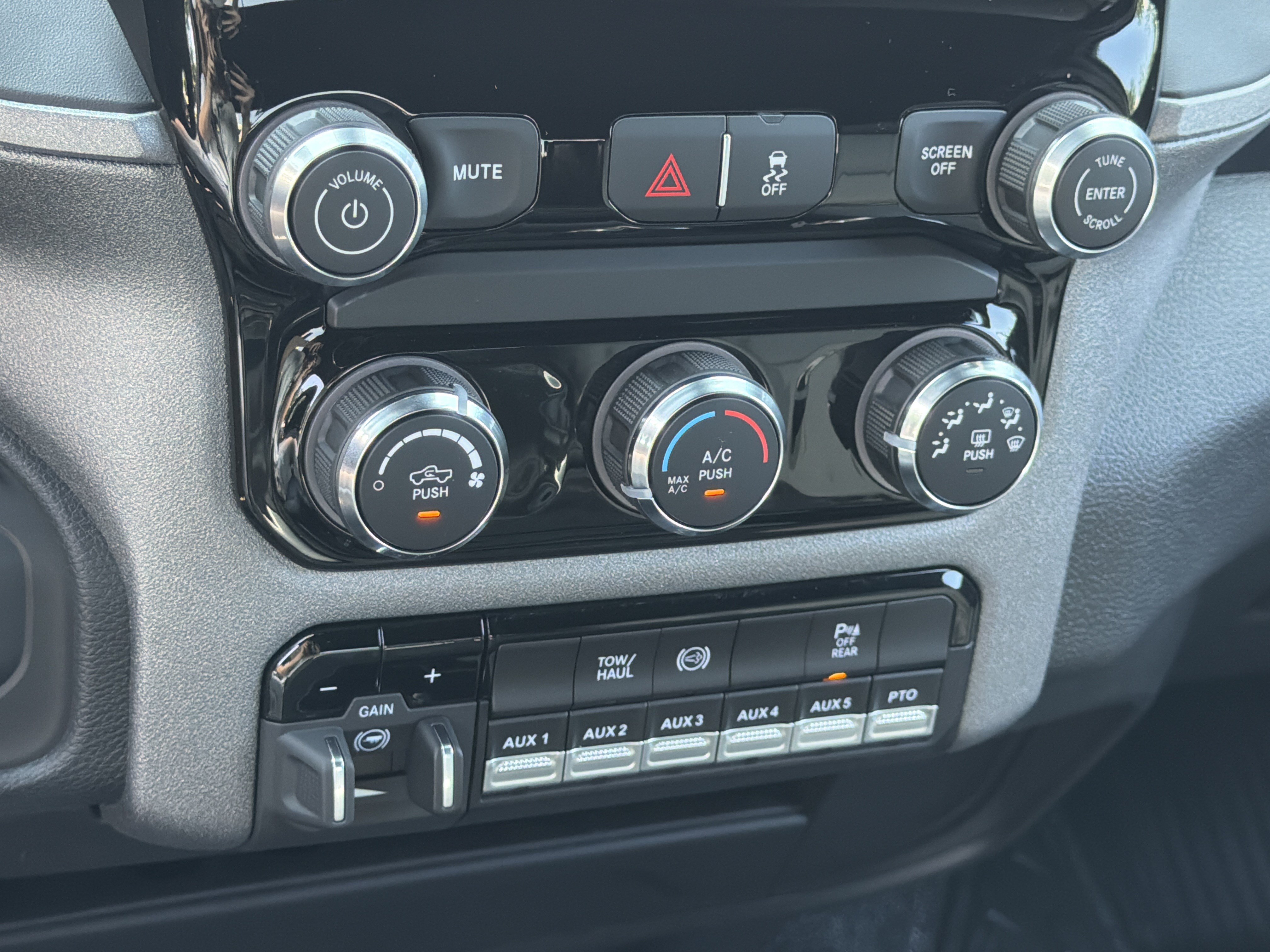 New 2026 RAM 5500 Tradesman w/ Chrome Appearance Group AWD/4WD image 29