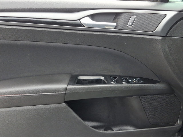 Used 2014 Ford Fusion SE w/ Equipment Group 201A image 12