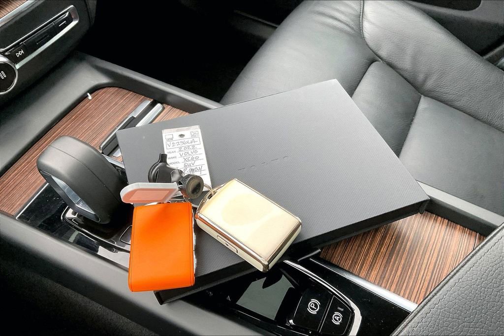 Used 2022 Volvo XC60 B5 Momentum w/ Climate Package image 35