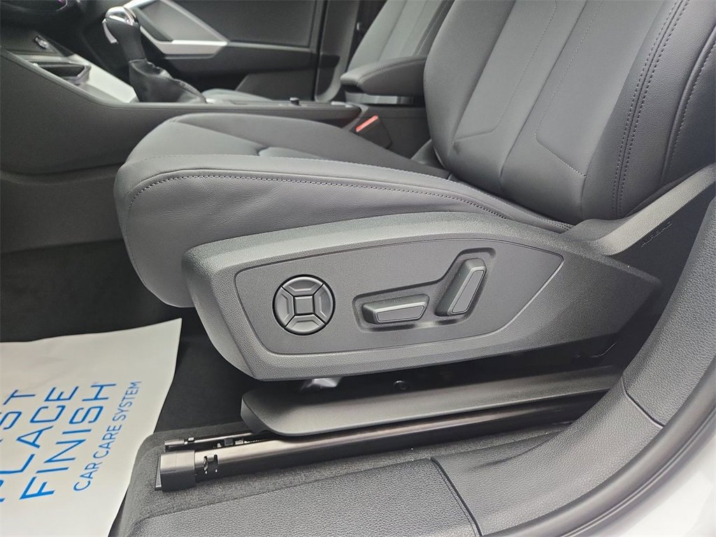 New 2025 Audi Q3 2.0T Premium image 11