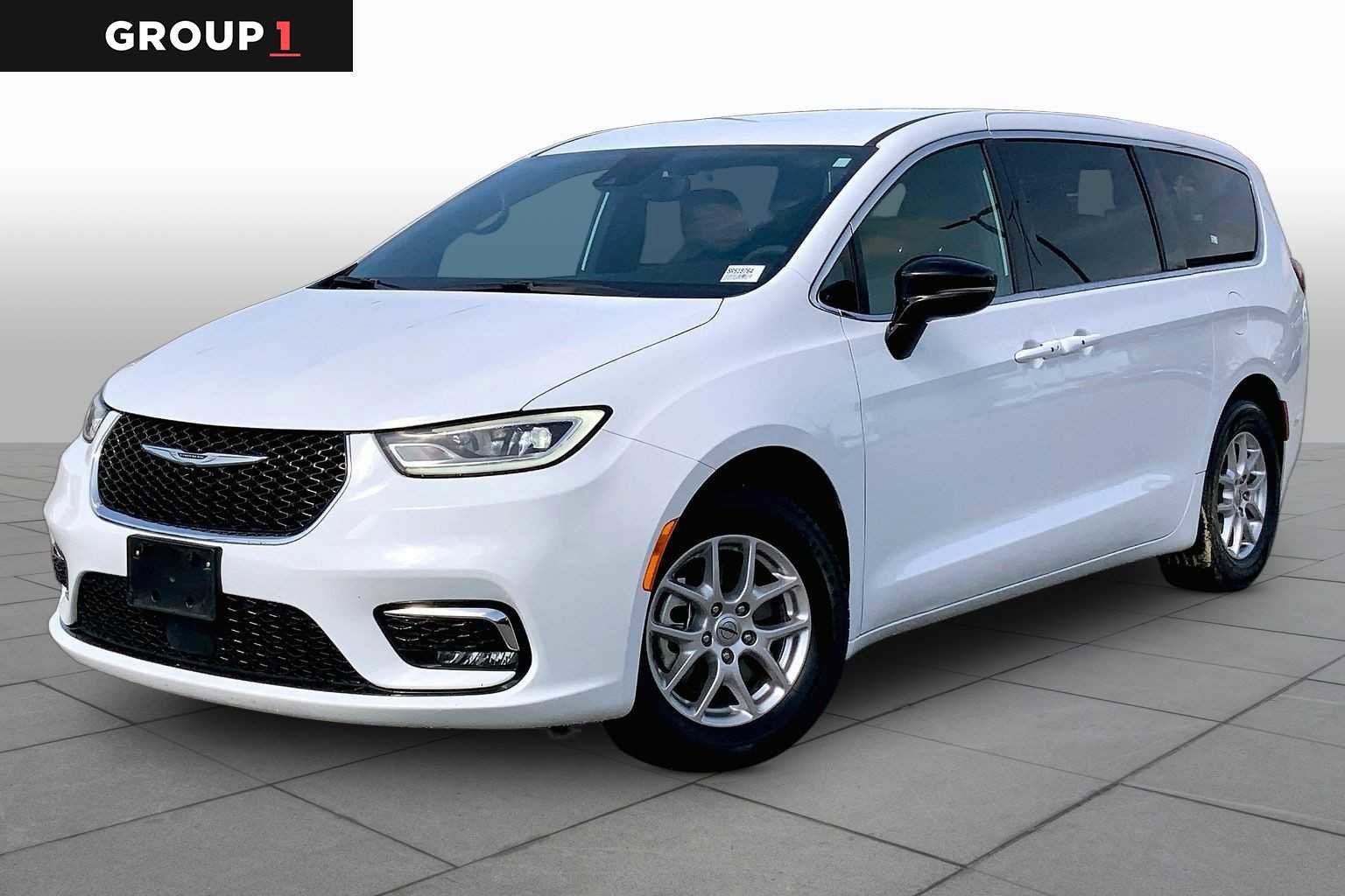 Used 2025 Chrysler Pacifica Select image 1