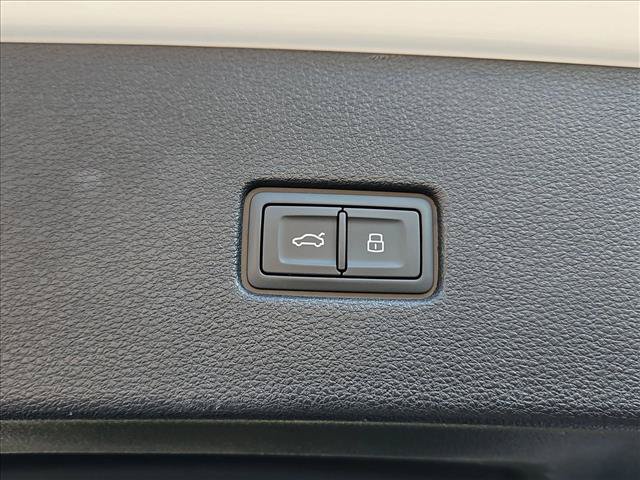 Used 2019 Audi Q8 Premium Plus w/ Premium Plus AWD/4WD image 23