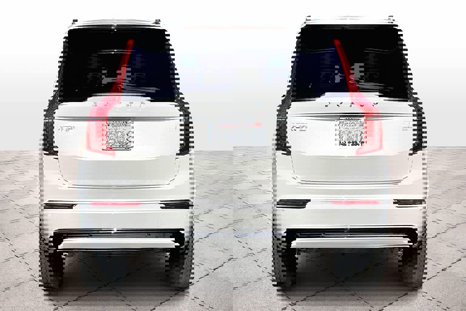 Used 2023 Volvo XC90 T8 Plus w/ Protection Package Premier image 7