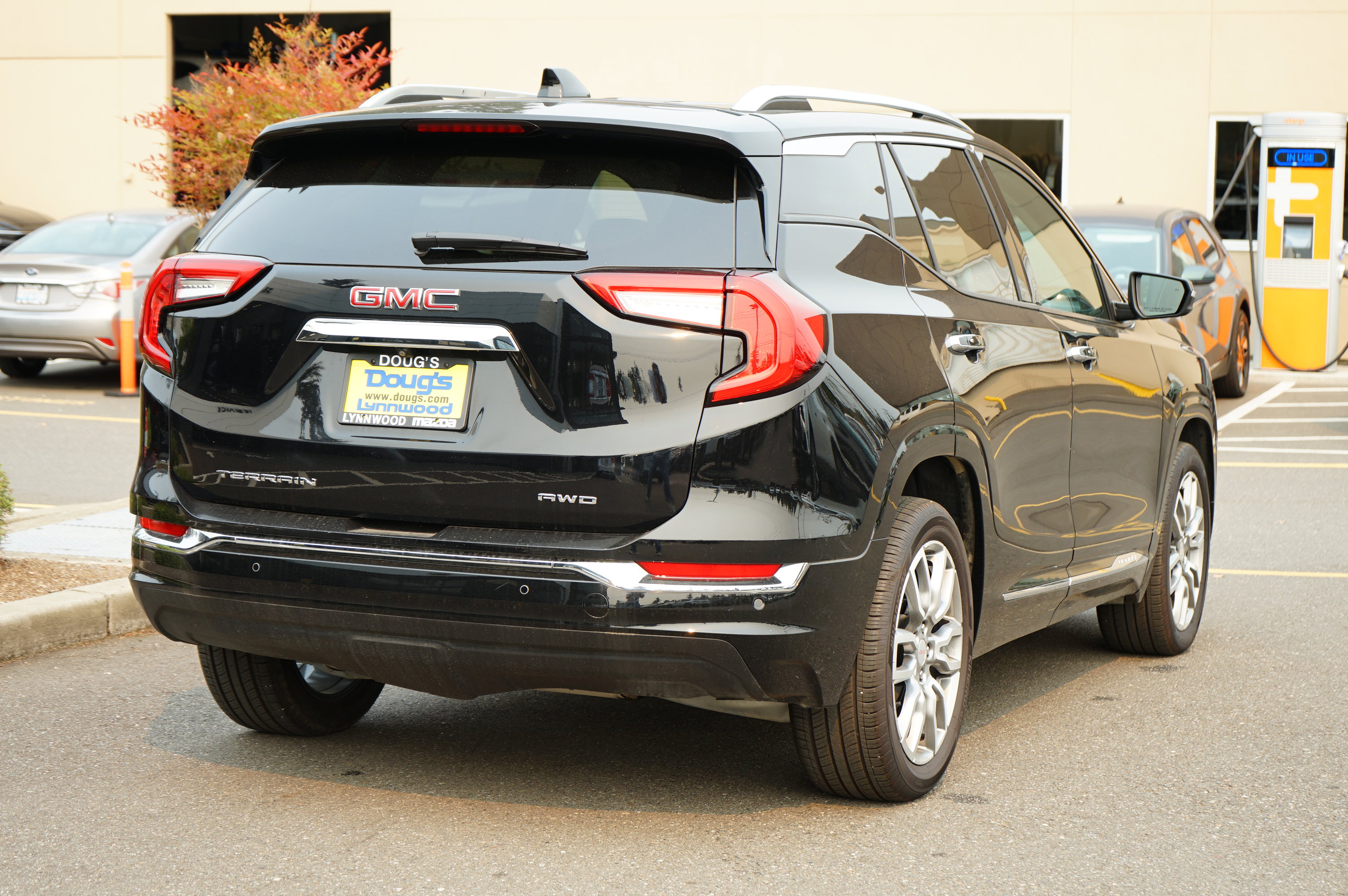 Used 2024 GMC Terrain Denali image 4