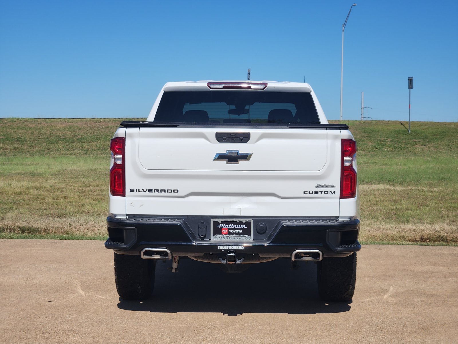 Used 2021 Chevrolet Silverado 1500 Custom Trail Boss w/ Safety Confidence Package AWD/4WD image 8