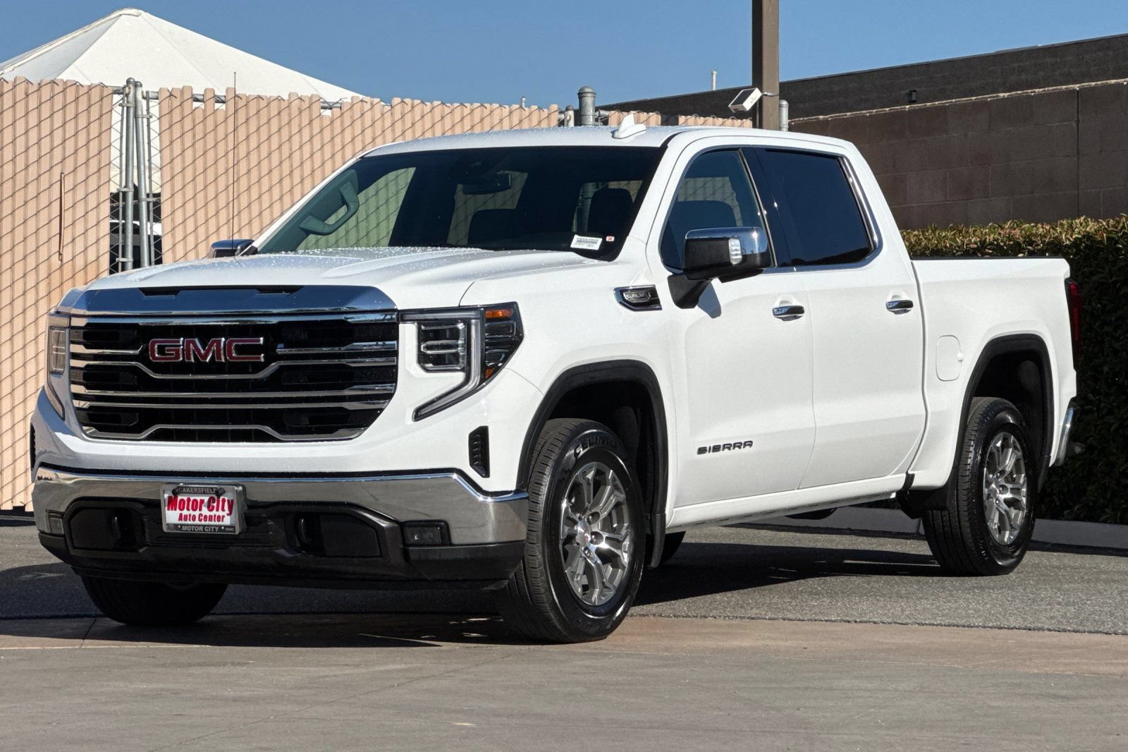 Certified 2025 GMC Sierra 1500 SLT RWD image 8