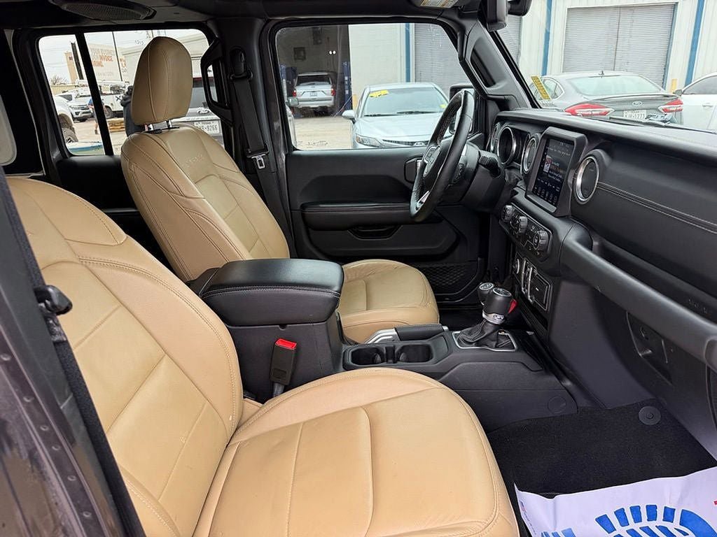 Used 2018 Jeep Wrangler Unlimited Sahara AWD/4WD image 15