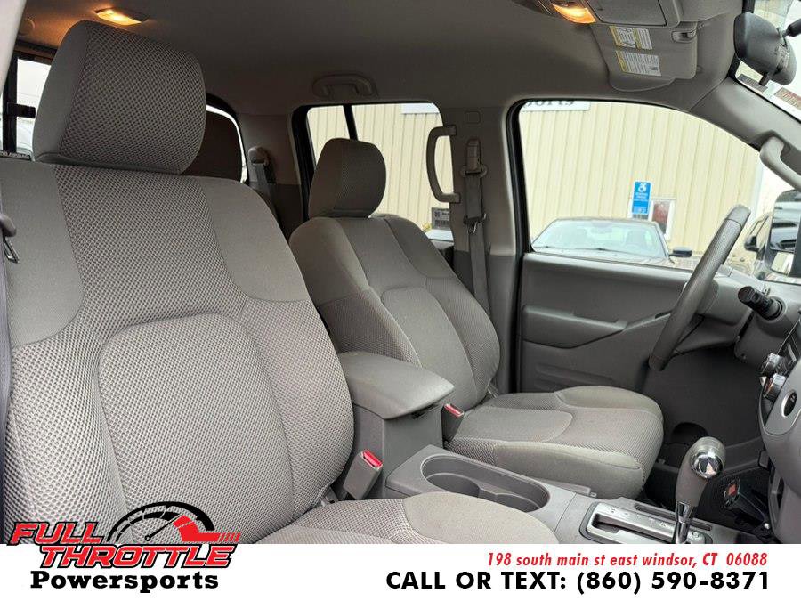 Used 2015 Nissan Frontier SV image 16