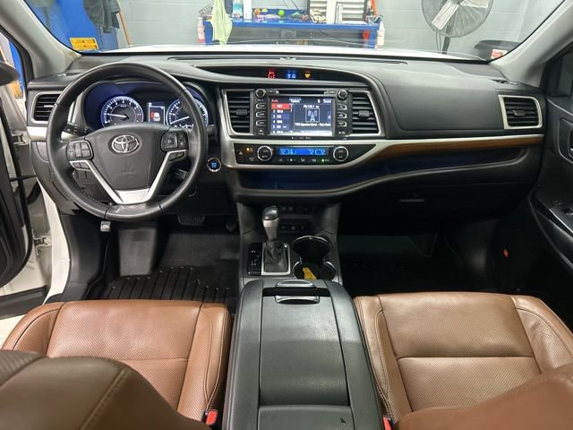Used 2018 Toyota Highlander Limited image 11