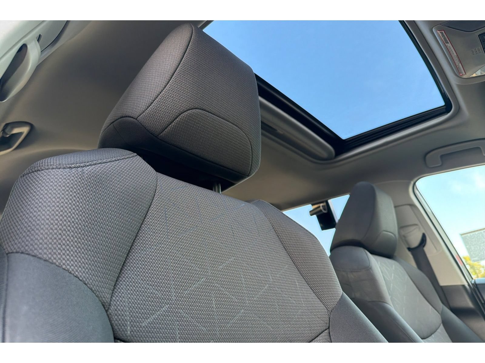 Used 2019 Toyota RAV4 XLE AWD/4WD image 19