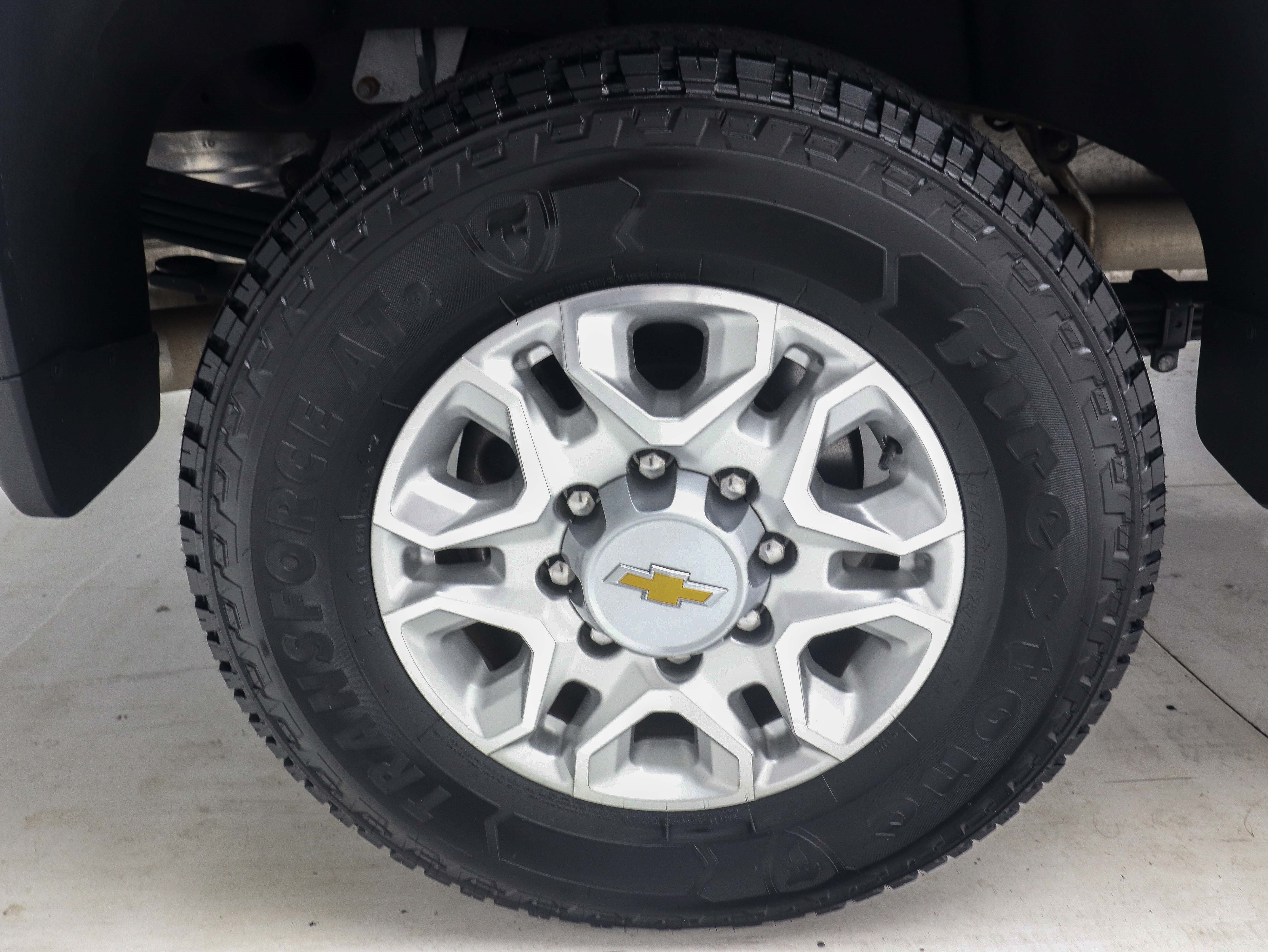 Used 2024 Chevrolet Silverado 2500 LT AWD/4WD image 30