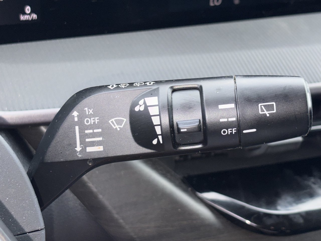 Certified 2025 Nissan Murano SV FWD image 23