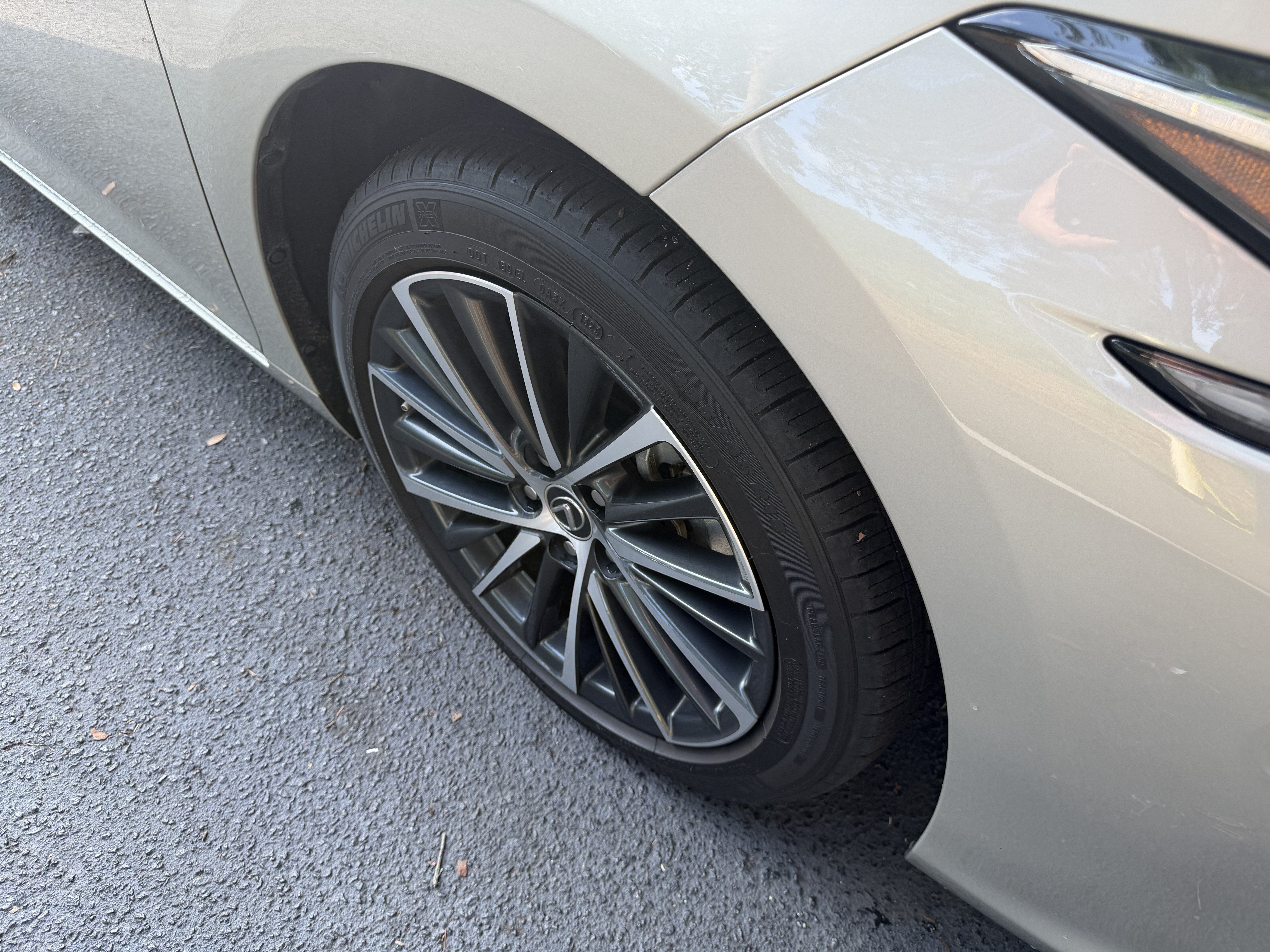 Certified 2023 Lexus ES 250 w/ Premium Package AWD/4WD image 11