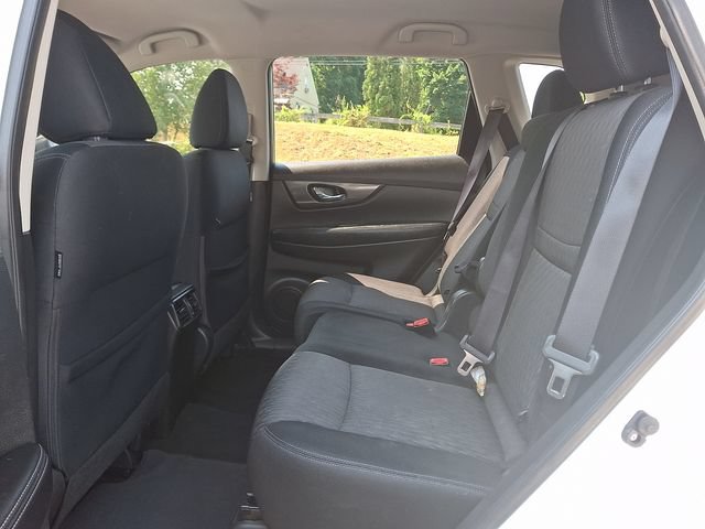 Used 2017 Nissan Rogue SV AWD/4WD image 11